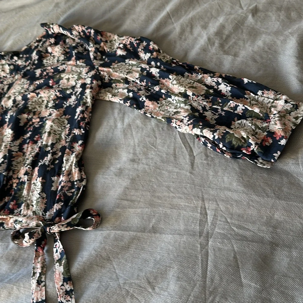 Lucky Brand blouse size small. V neck, crossover front.  Navy floral. - Picture 3 of 5